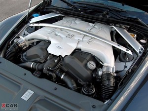 2009款6.0L 手动硬顶 发动机