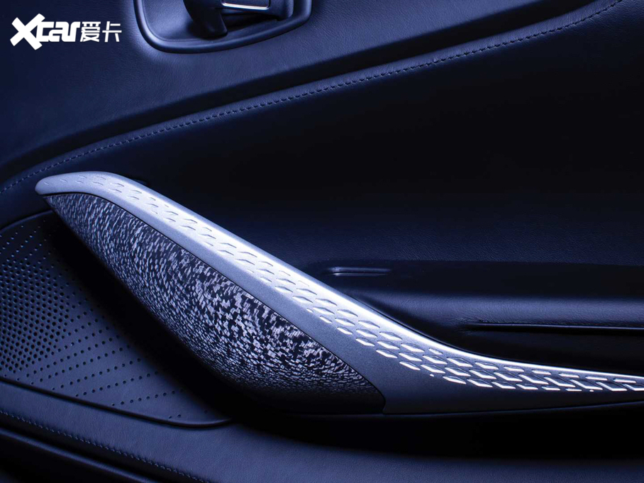 2020�˹�D���R��DBX 4.0T V8 By Q