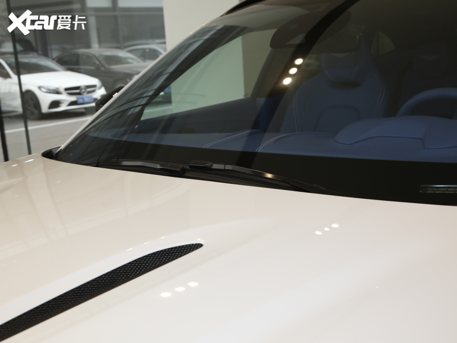 2020�˹�D���R��DBX 4.0T V8 1913�װl(f��)������