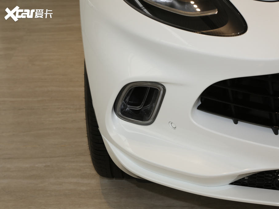 2020�˹�D���R��DBX 4.0T V8 1913�װl������