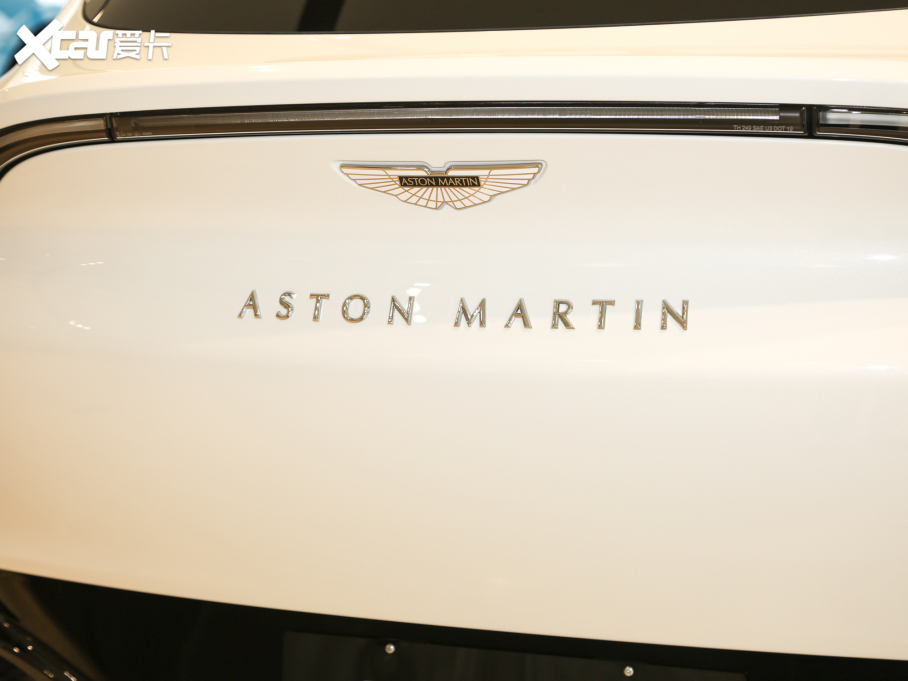 2020�˹�D���R��DBX 4.0T V8 1913�װl������