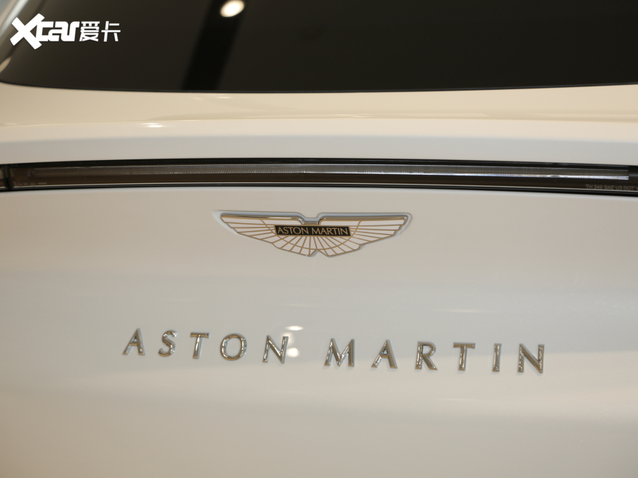 2020�˹�D���R��DBX 4.0T V8 1913�װl(f��)������