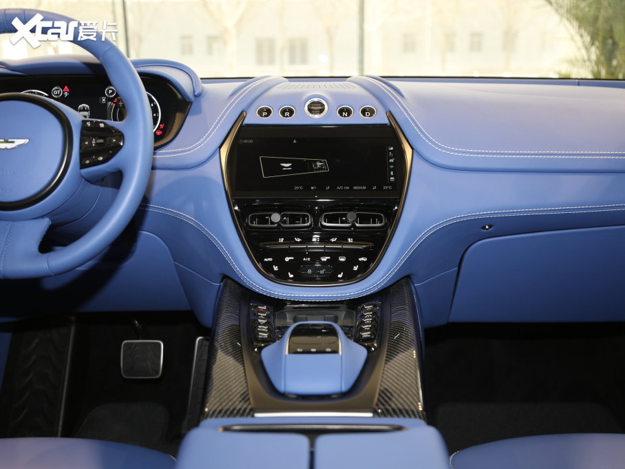 2020�˹�D���R��DBX 4.0T V8 1913�װl(f��)������