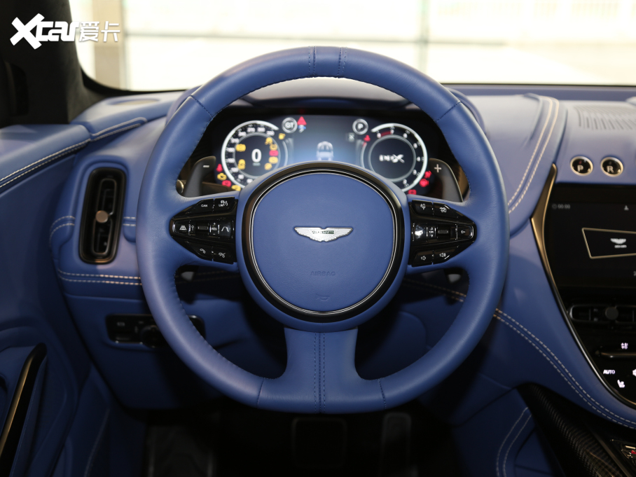 2020�˹�D���R��DBX 4.0T V8 1913�װl������