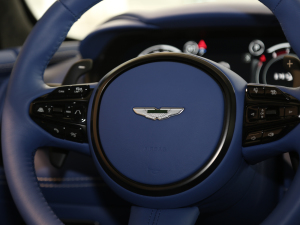 2020��4.0T V8 1913�װl������ �п؅^