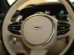 2020��4.0T V8 �п؅^(q��)