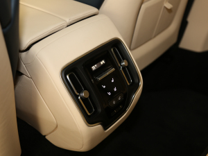 2020��4.0T V8 �п؅^