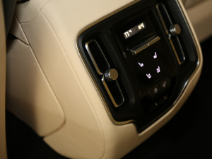 2020��4.0T V8 �п؅^