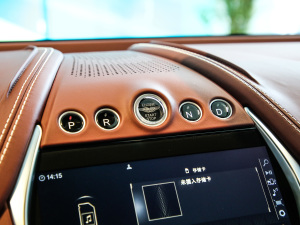 2020��4.0T V8 �п؅^