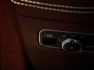 2020��4.0T V8 �п؅^