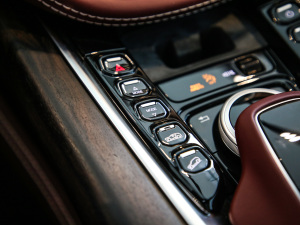 2020��4.0T V8 �п؅^