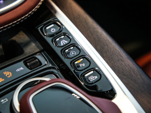 2020��4.0T V8 �п؅^