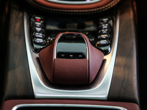 2020��4.0T V8 �п؅^