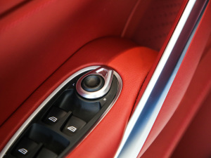 2020��4.0T V8 ���g����