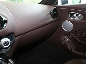 2020款4.0T V8 Coupe 空间座椅