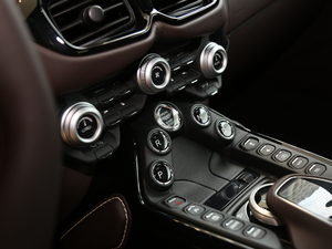 2020款4.0T V8 Coupe 空调调节