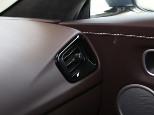 2020款4.0T V8 Coupe 中控区