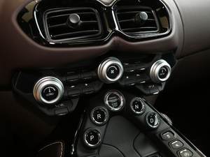 2020款4.0T V8 Coupe 中控区
