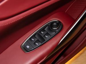 2021��4.0T V8 �o�֮�� �п؅^(q��)