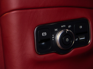 2021��4.0T V8 �o�֮�� �п؅^