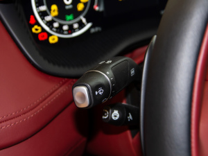 2021��4.0T V8 �o�֮�� �п؅^