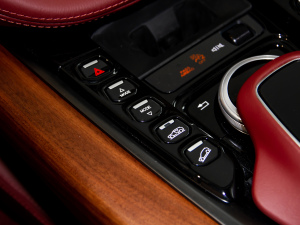 2021��4.0T V8 �o�֮�� �п؅^