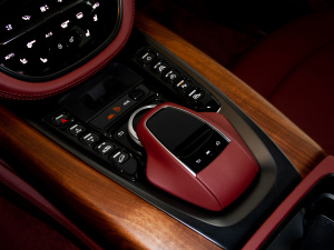 2021��4.0T V8 �o�֮�� �п؅^