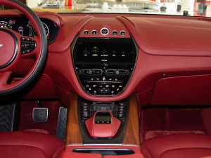 2021��4.0T V8 �o�֮�� �п؅^