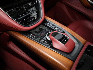 2021��4.0T V8 �o�֮�� �п؅^