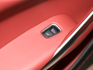 2022��4.0T V8 ����܇�����ƅ^