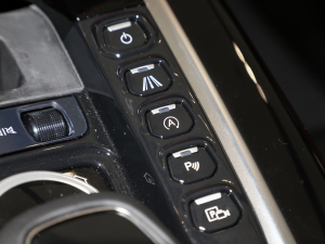 2022��4.0T V8 �п؅^(q��)