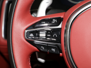 2022��4.0T V8 �п؅^