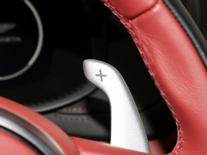 2022��4.0T V8 �п؅^