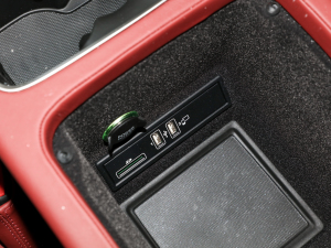 2022��4.0T V8 �п؅^