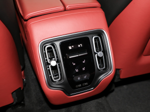 2022��4.0T V8 �п؅^