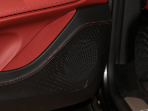 2022��4.0T V8 �п؅^