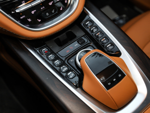 2022��3.0T Straight-Six �п؅^