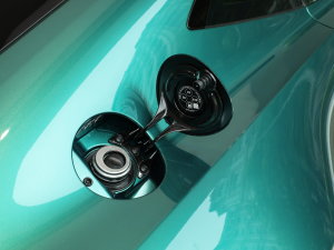 2023款4.0T V8 F1 Edition Coupe 油箱盖