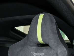 2023款4.0T V8 F1 Edition Coupe 空间座椅
