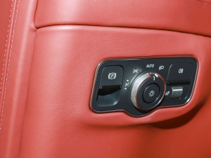 2023��3.0T Straight-Six �п؅^(q��)