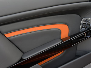 2014款6.0L S Roadster 空间座椅