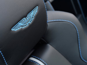 2014款6.0L S Roadster 空间座椅