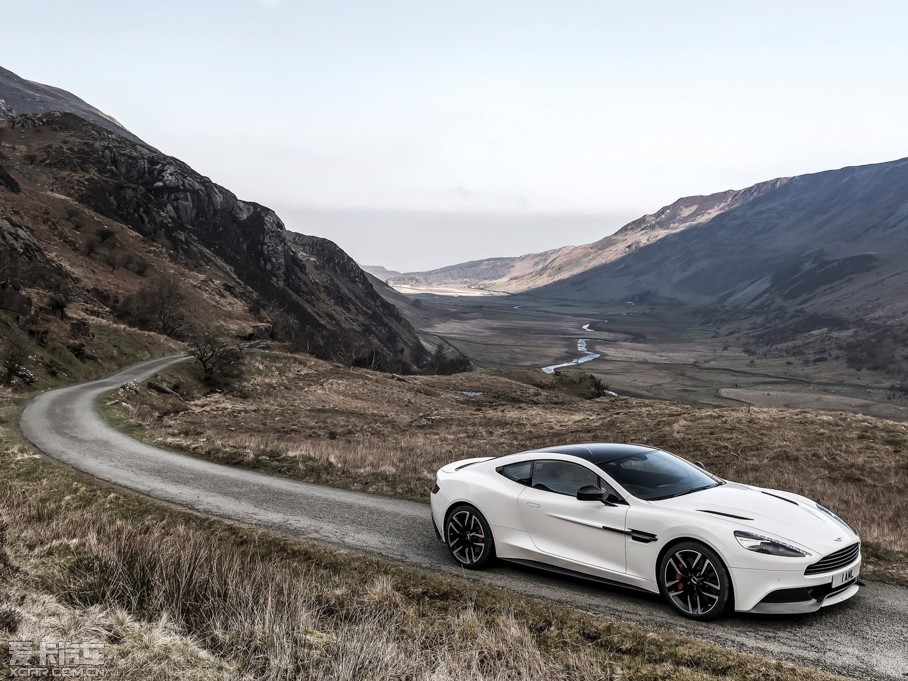 2015Vanquish Carbon White