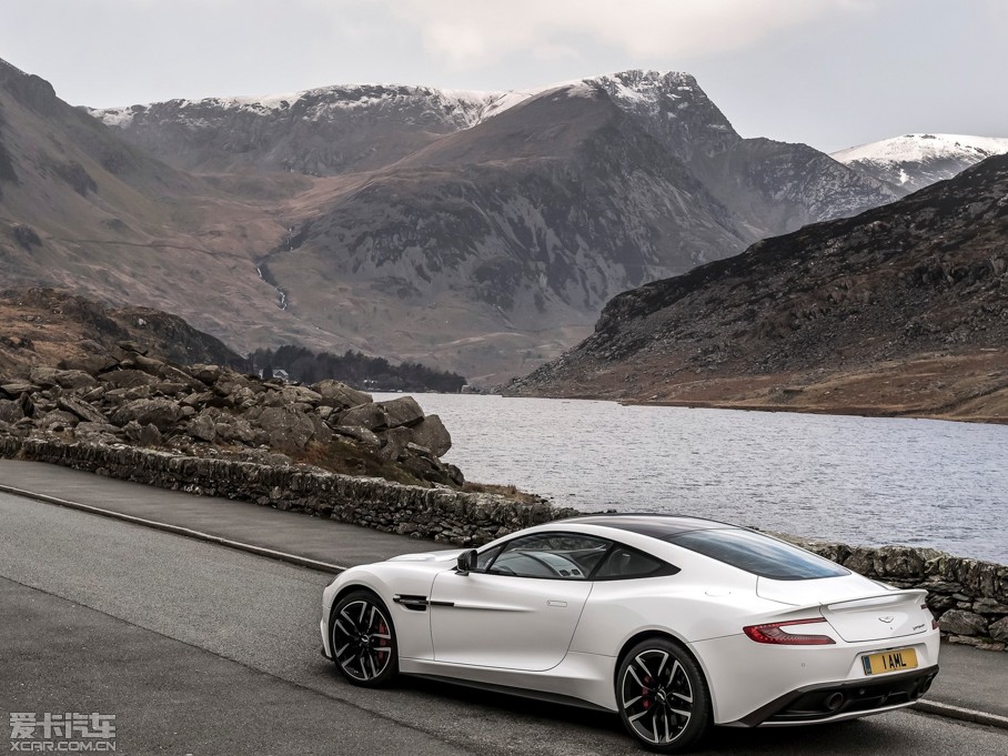 2015Vanquish Carbon White