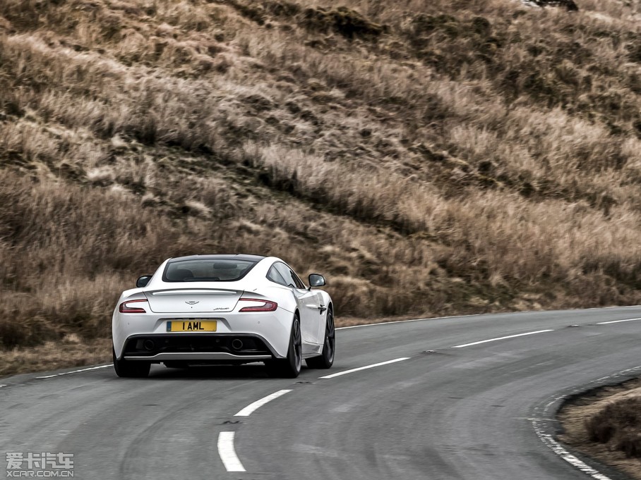 2015Vanquish Carbon White