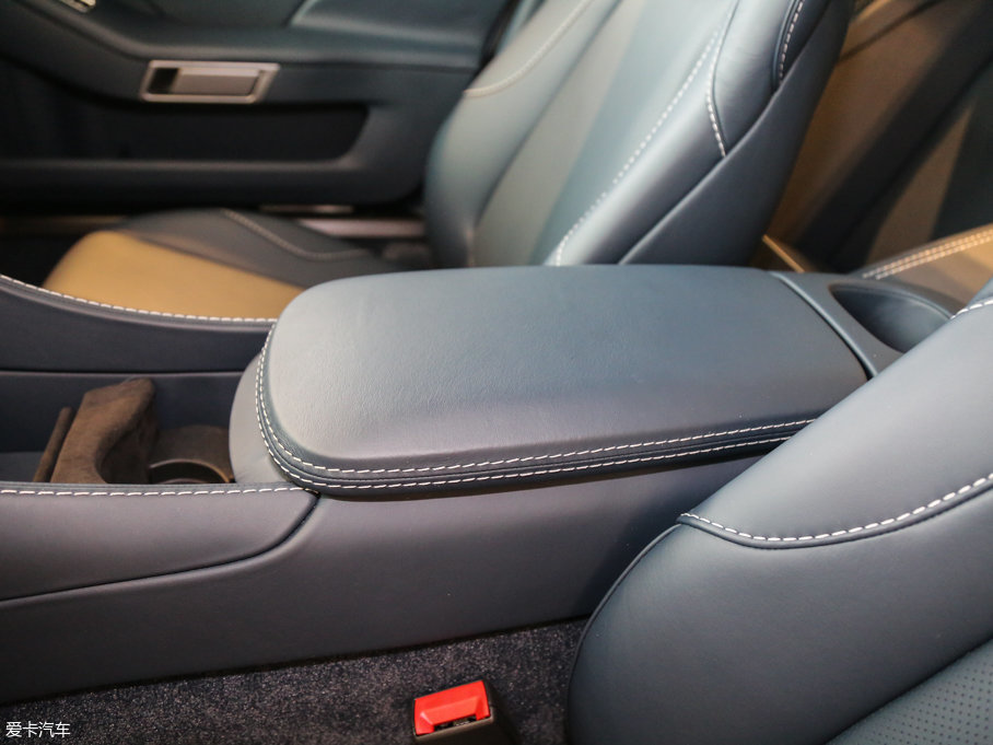 2015Vanquish 6.0L Coupe