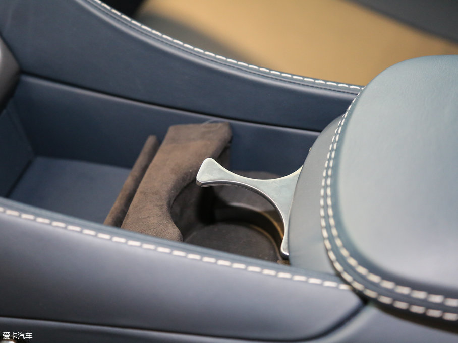 2015Vanquish 6.0L Coupe