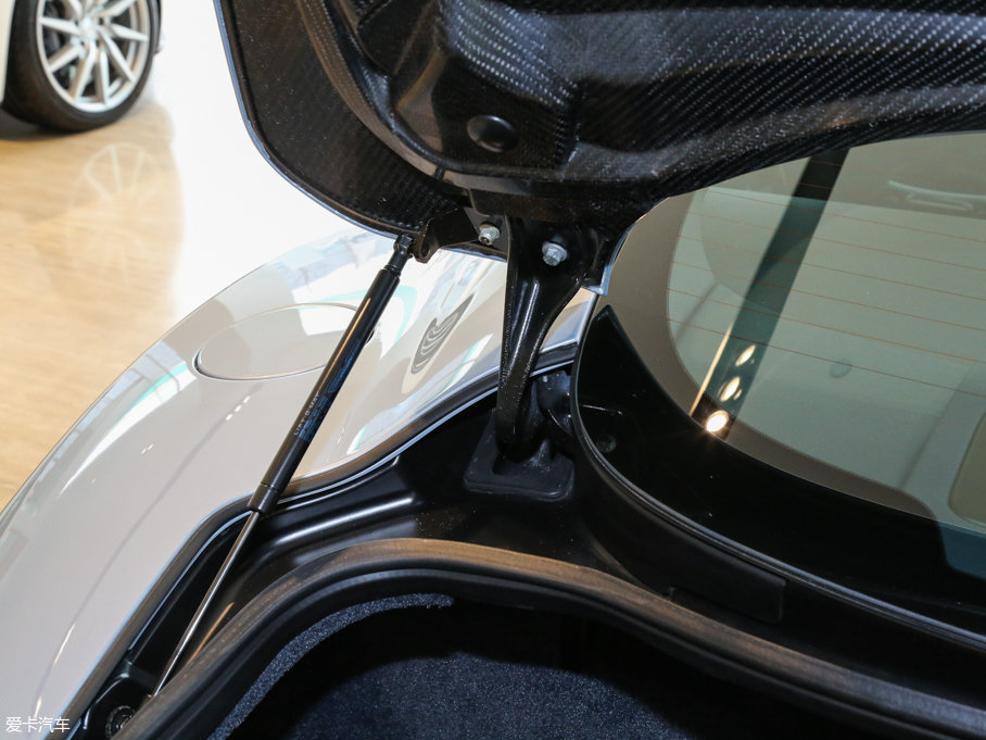 2015Vanquish 6.0L Coupe