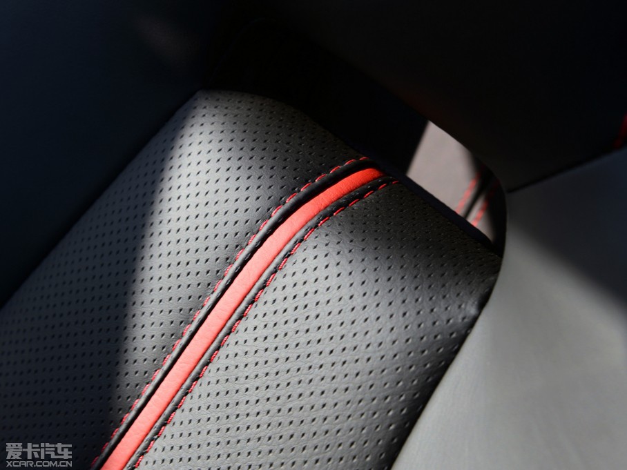 2015˹DRV8 Vantage GT Roadster