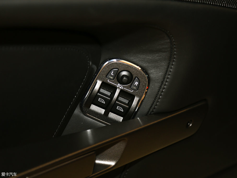 2016˹DRV8 Vantage 4.7L Coupe Edition 5